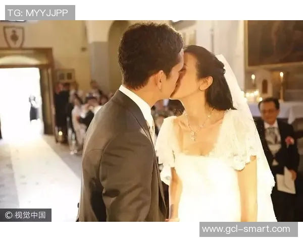 足球明星与妻子都是初恋情深的甜蜜故事揭秘