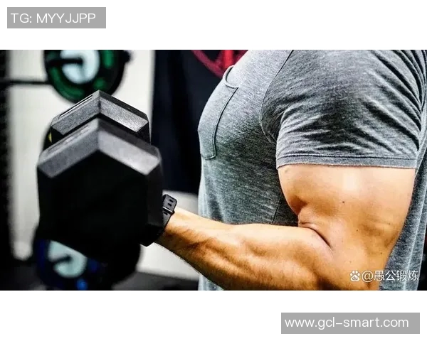 哑铃锻炼胳膊的有效方法与技巧助你塑造完美手臂线条